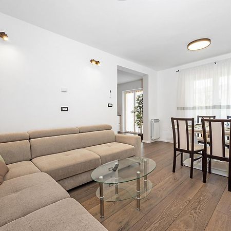 Apartment Delton Fažana Buitenkant foto